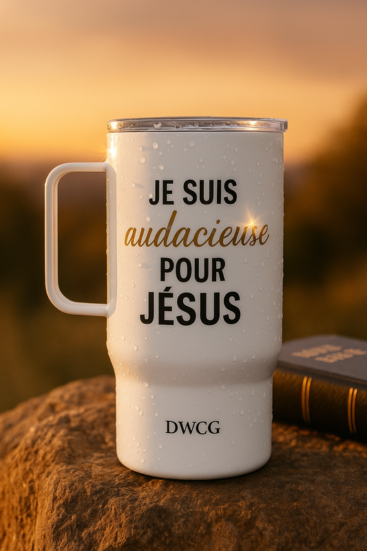 Travel mug with a handle